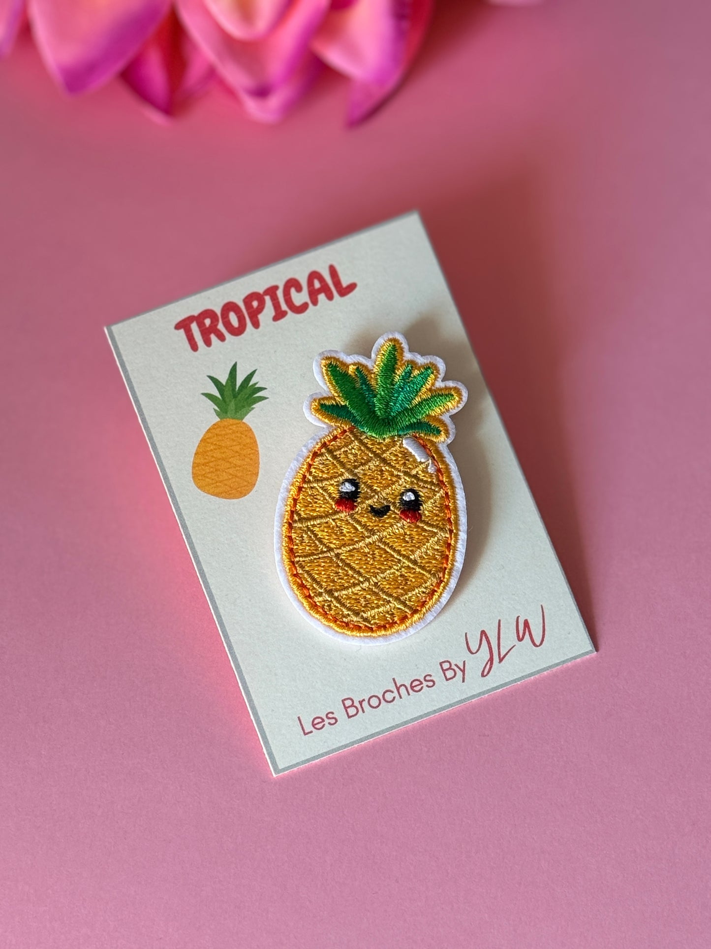 Broche Tropical ananas kawaii brodée fait main YourLittleWords Loire