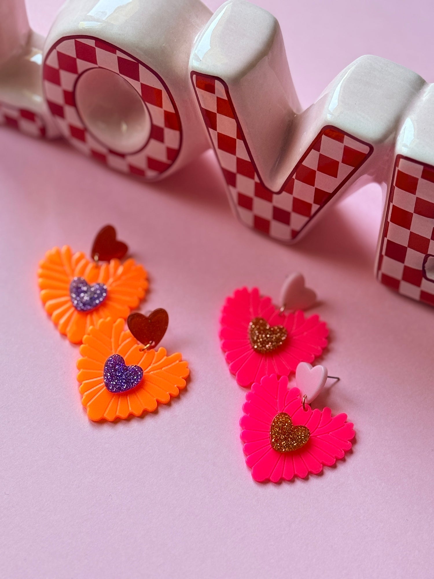 Boucles d’oreilles YourLittleWords en résine colorée et apprêt en acrylique, bijou fait main Loire