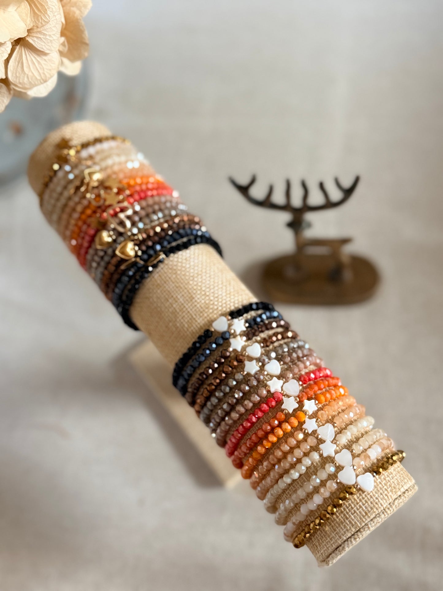 Bracelet Liora – Perles en verre facettées, nacre et charm's acier inoxydable