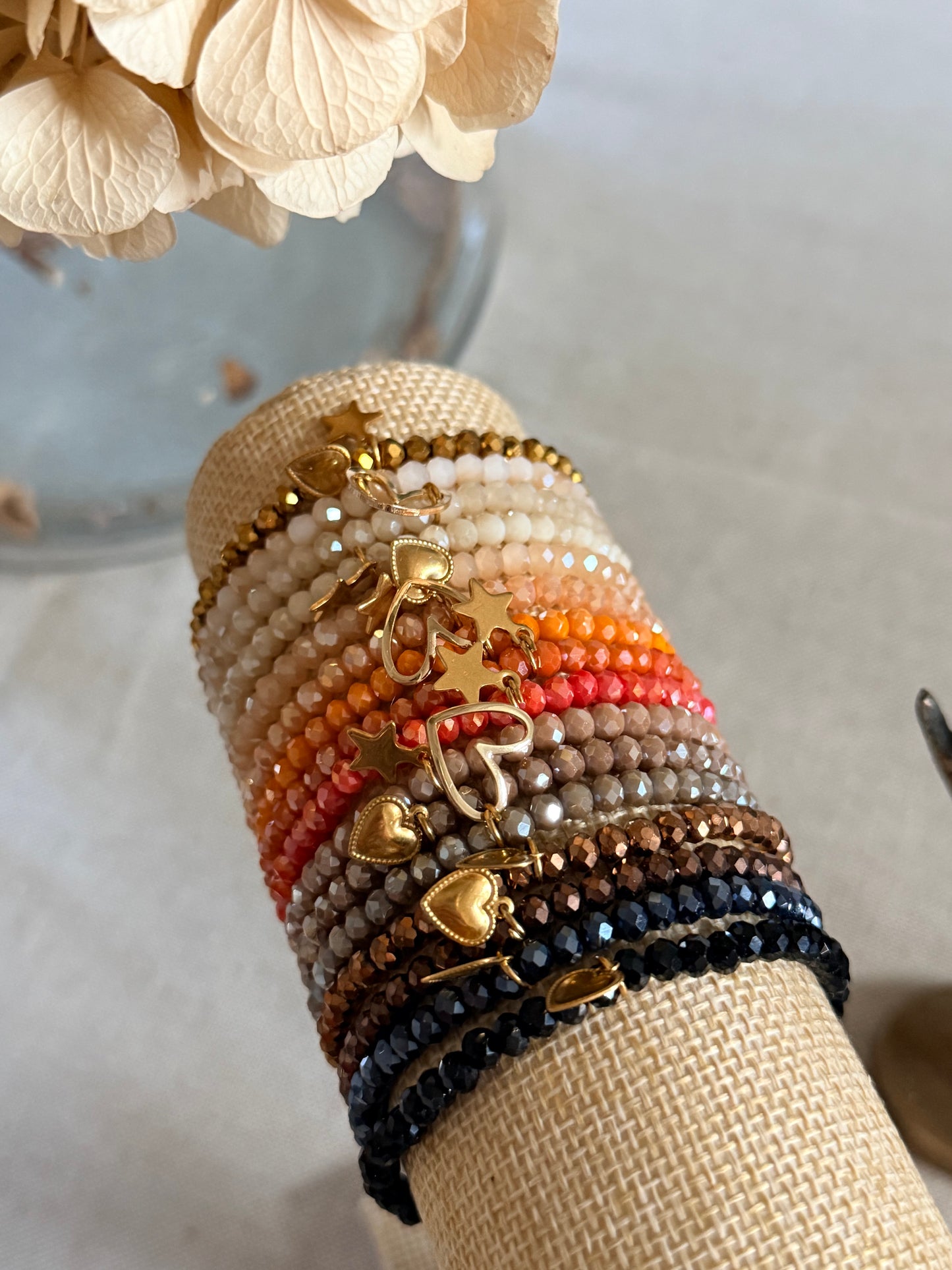 Bracelet Liora – Perles en verre facettées, nacre et charm's acier inoxydable