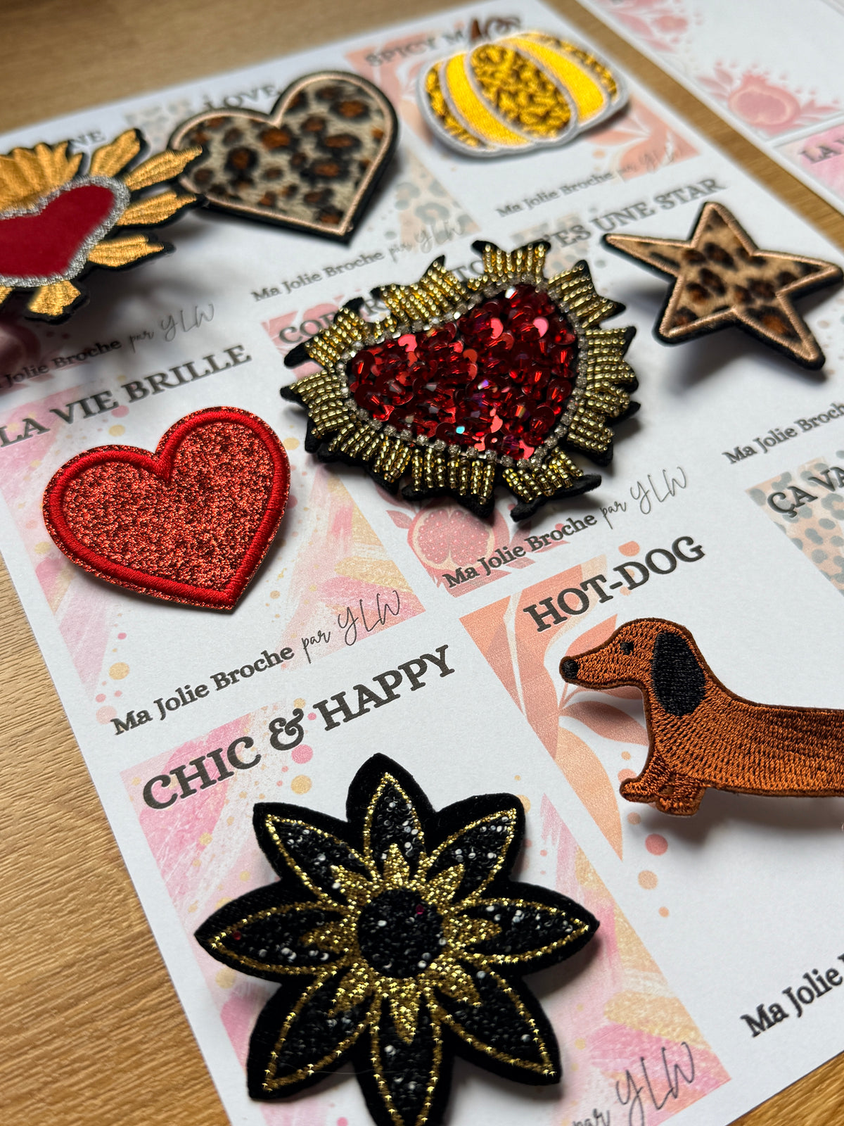 Broches fantaisie brodées ❤️ Cœurs, étoiles & motifs colorés