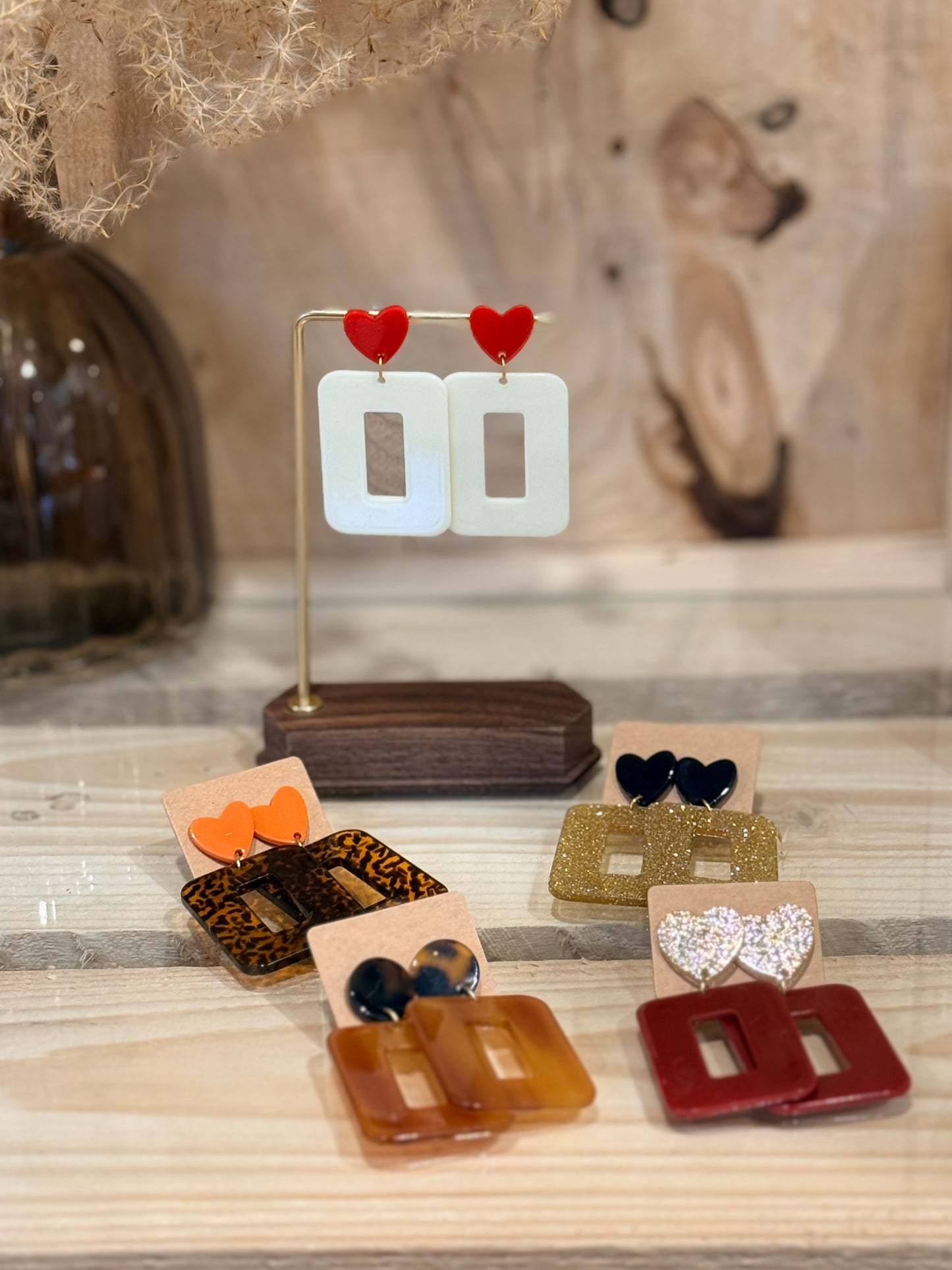 Boucles d’oreilles Linea avec formes géométriques en résine colorée et apprêt en acrylique, bijou fait main