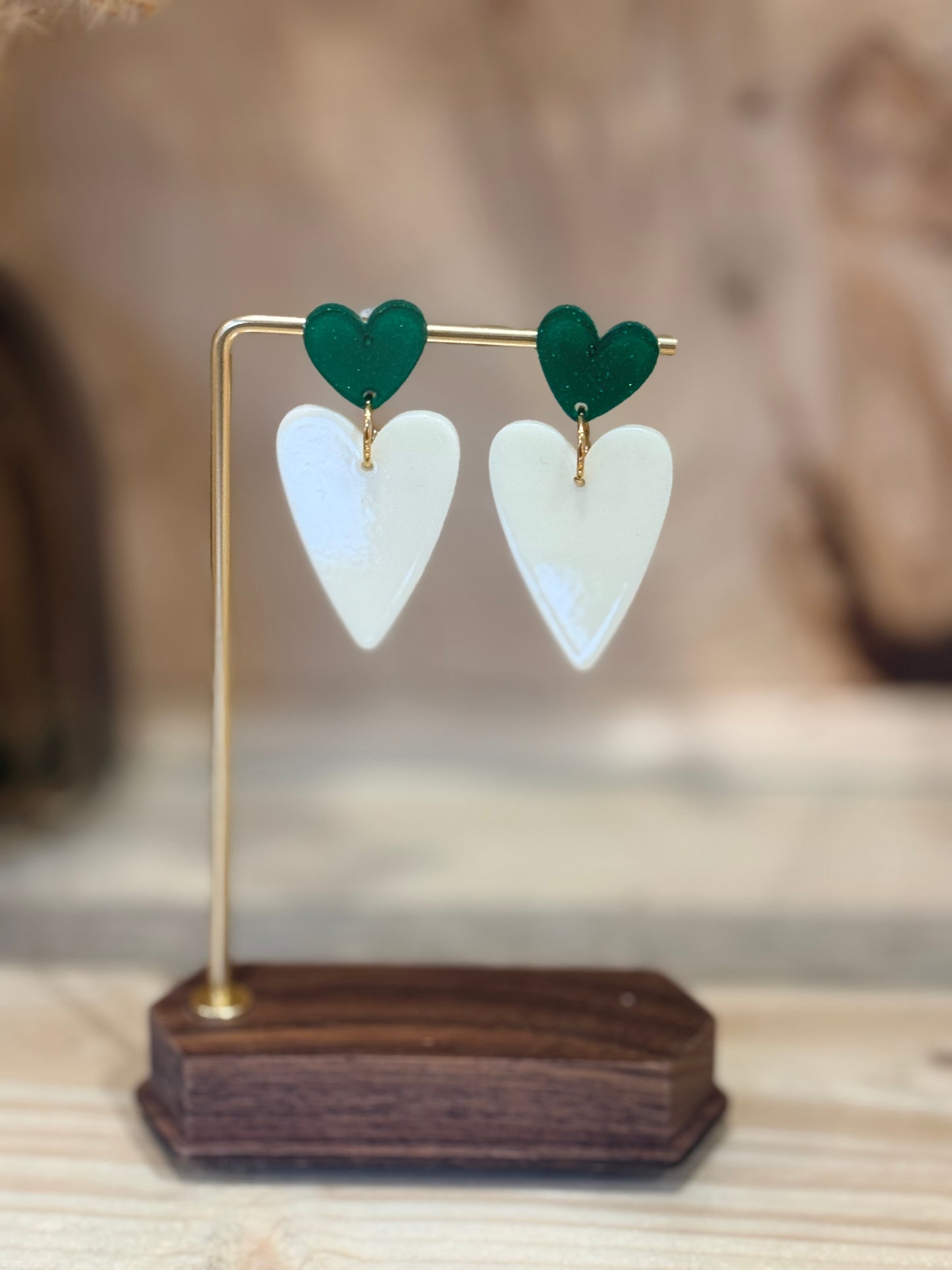 Boucles d’oreilles cœur Amoria en résine blanc nacrée, légères et colorées