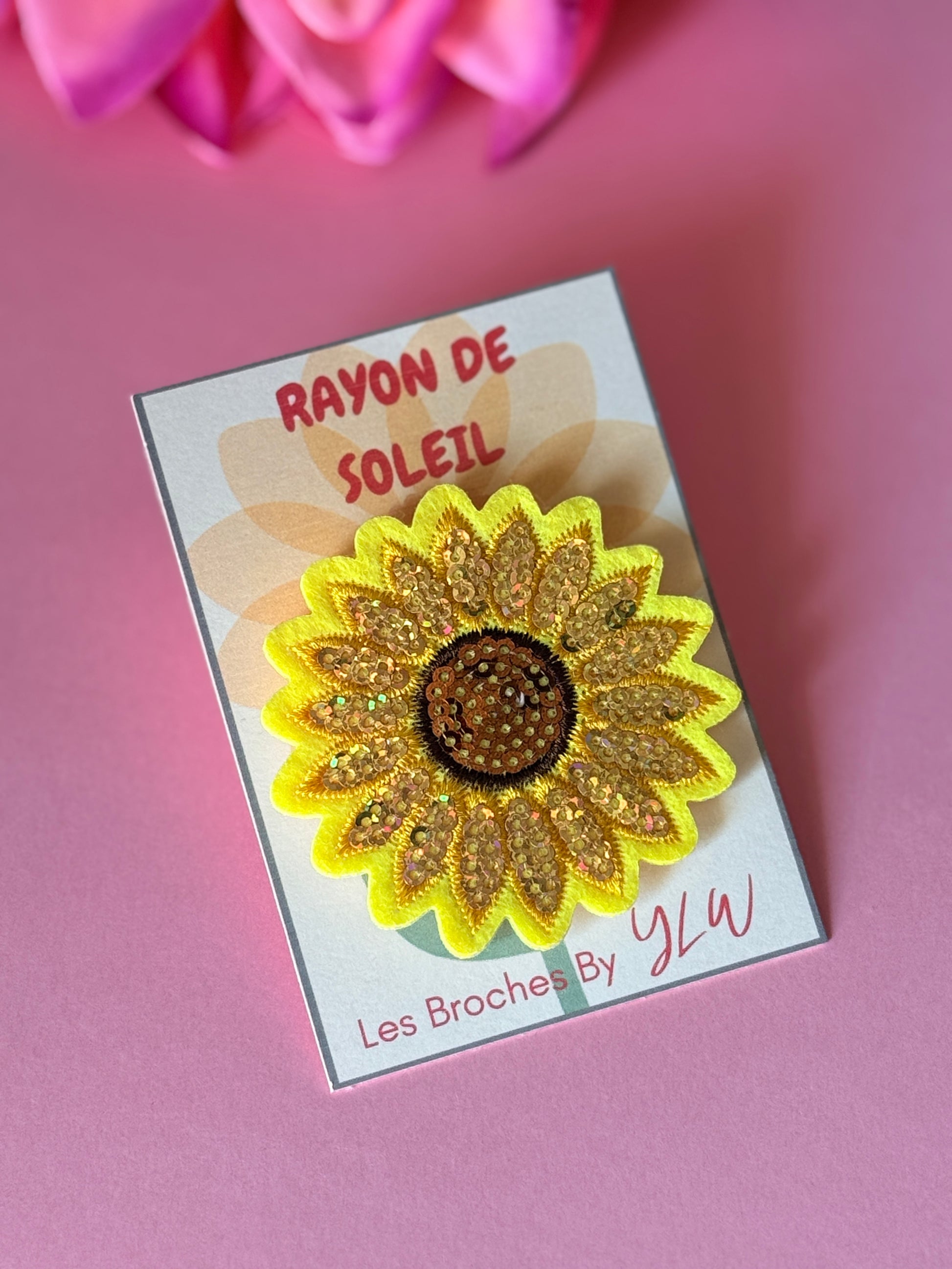 Broche Rayon de Soleil tournesol brodée pailletée fait main YourLittleWords Loire