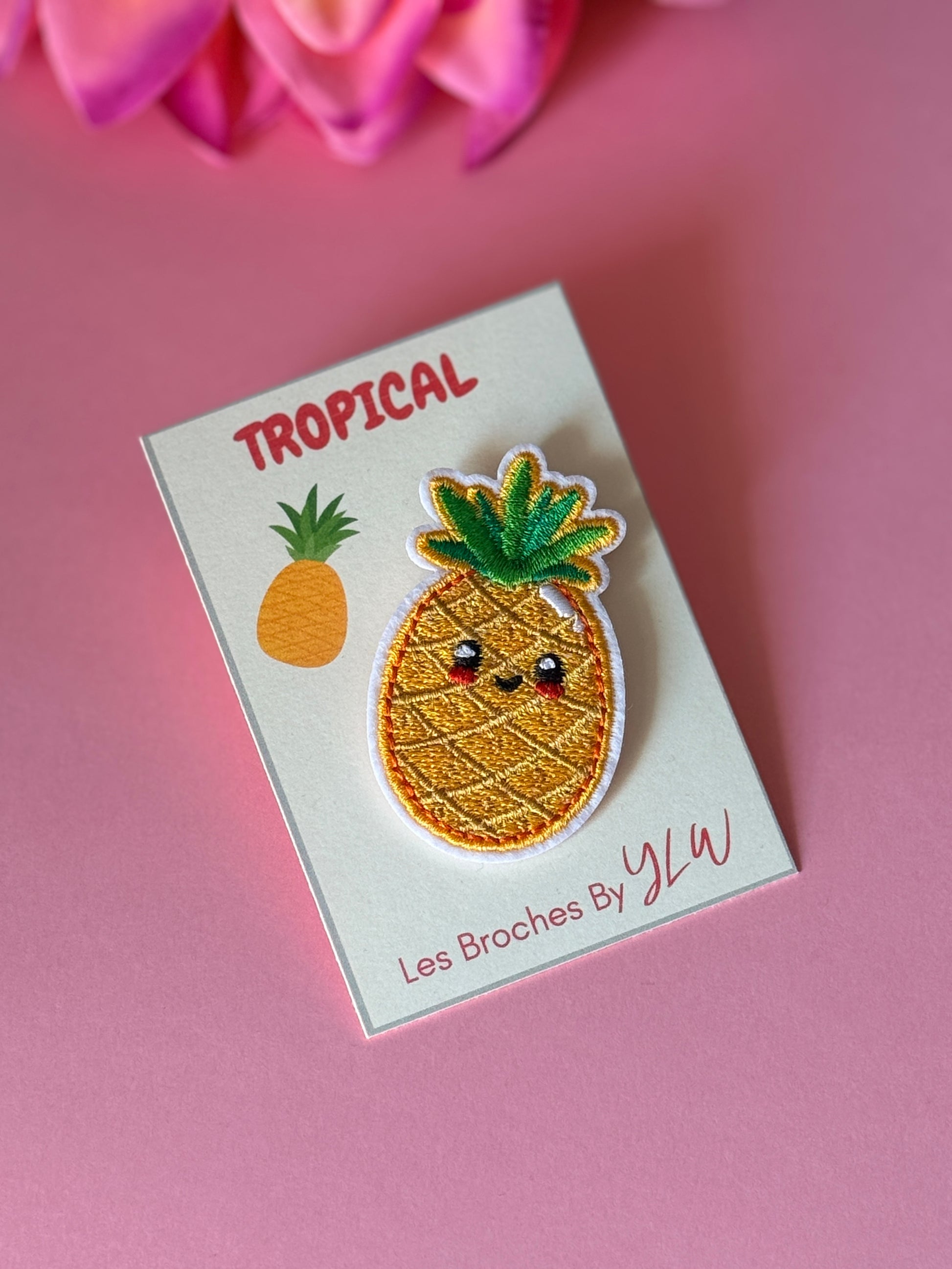 Broche Tropical ananas kawaii brodée fait main YourLittleWords Loire