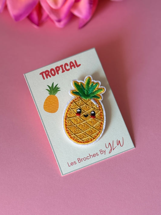 Broche Tropical ananas kawaii brodée fait main YourLittleWords Loire
