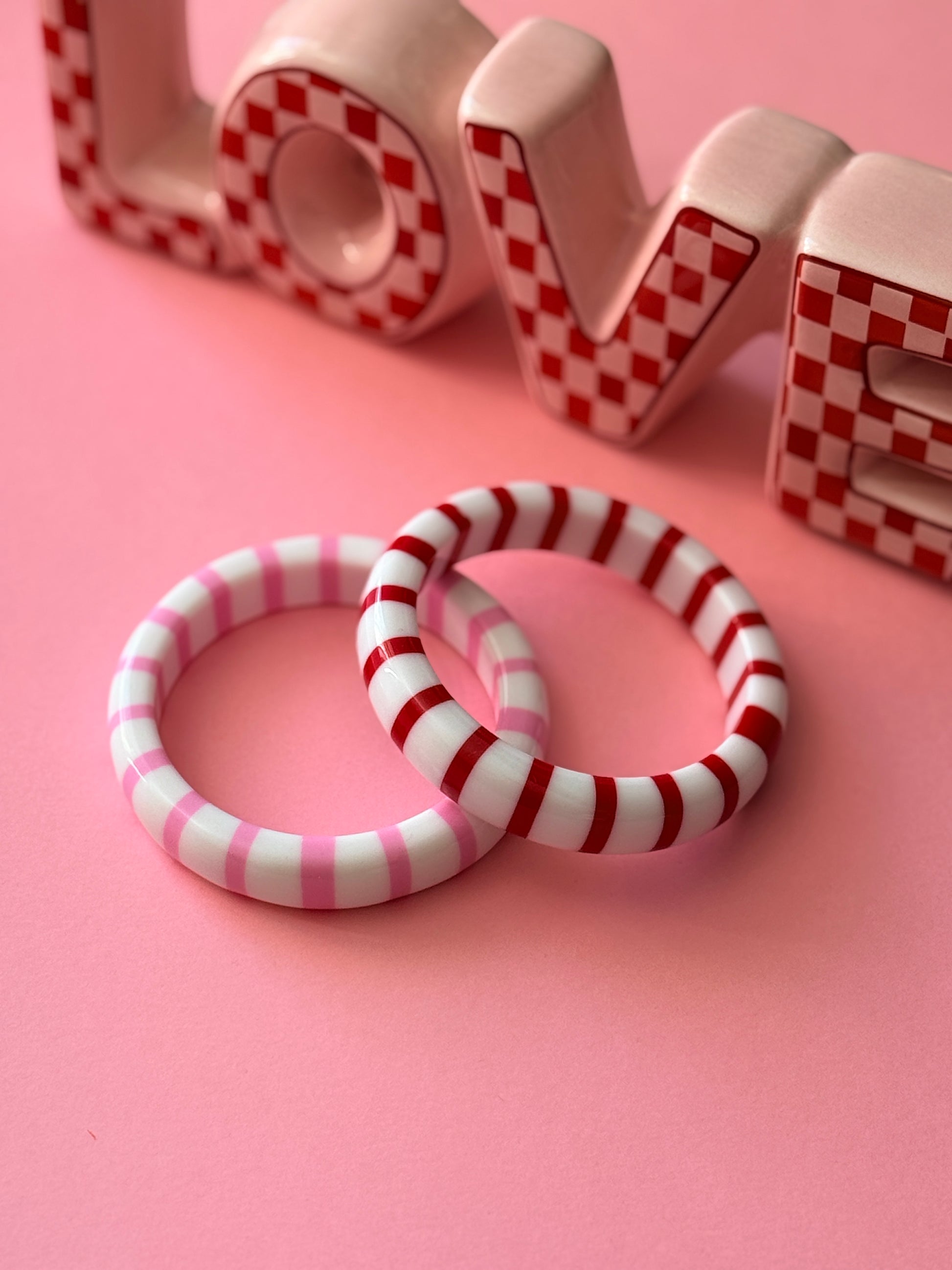 Bracelet acrylique Sucre d'Orge rayures fines blanc et rose, blanc et rouge - collection Pop Therapy YourLittleWords
