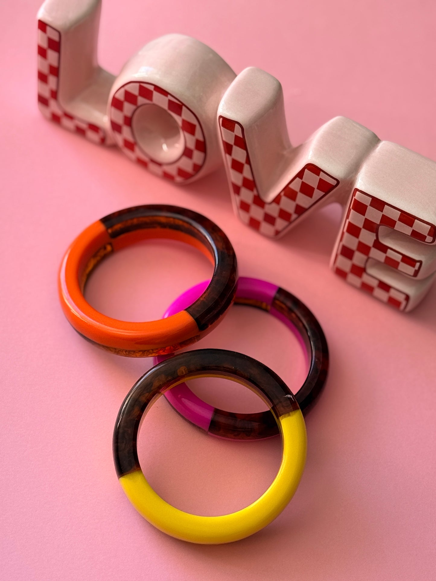 Bracelet acrylique Safari Mood mi-écaille mi-fluo en 3 coloris - orange, fuchsia, jaune - collection Pop Therapy YourLittleWords