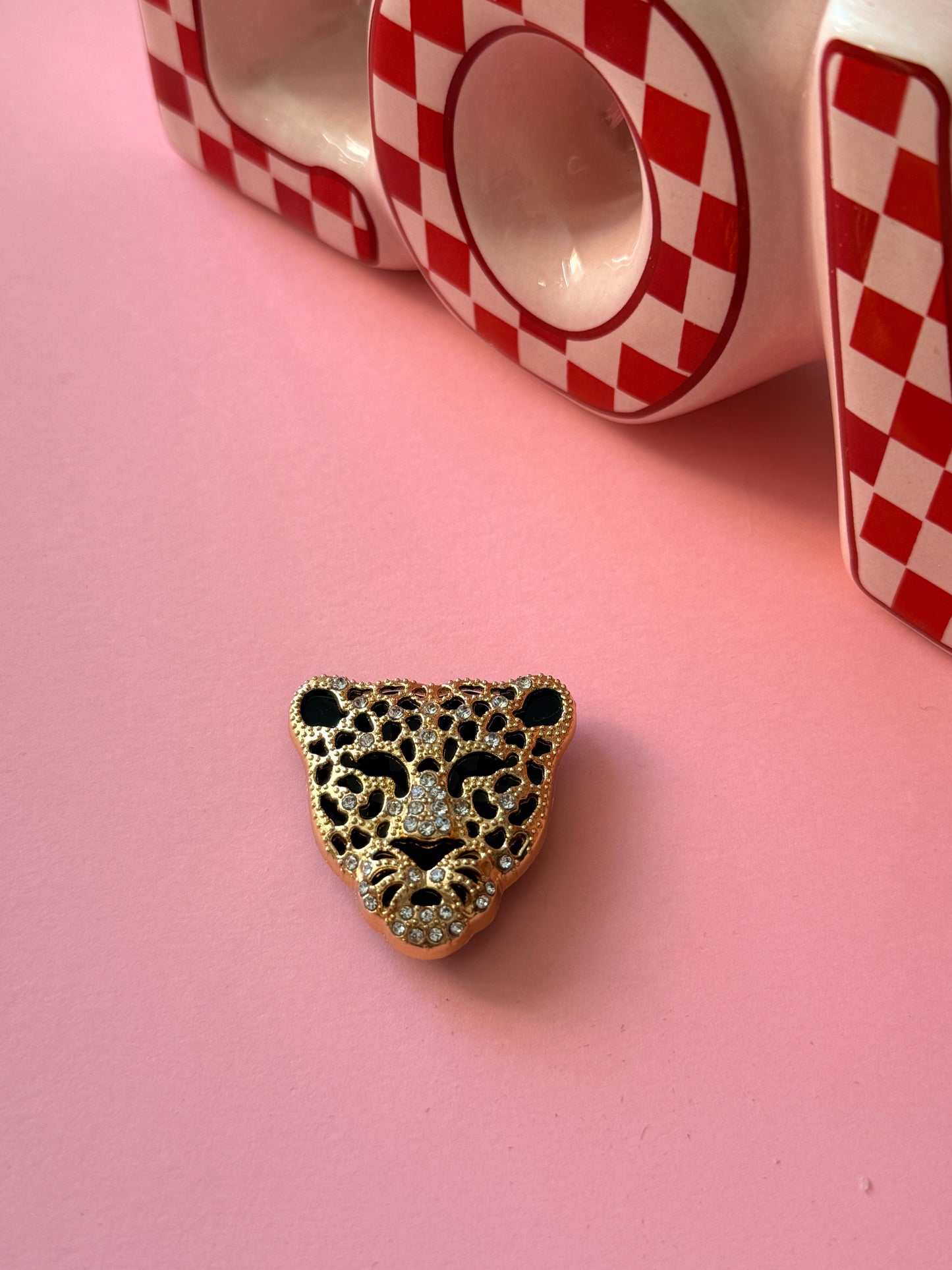 Cache-bouton Léo Doré tête de léopard dorée ajourée strass - Accessoires Vitaminés YourLittleWords
