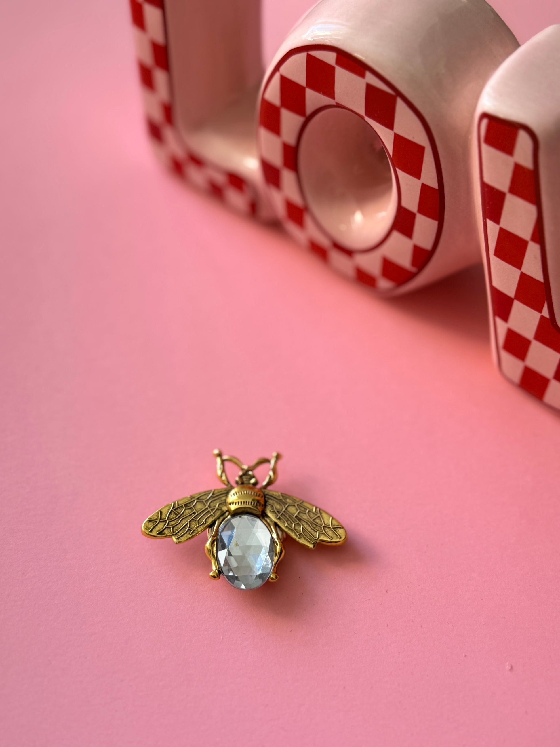 Cache-bouton Golden Bee abeille dorée vintage cristal facetté irisé - Accessoires Vitaminés YourLittleWords

