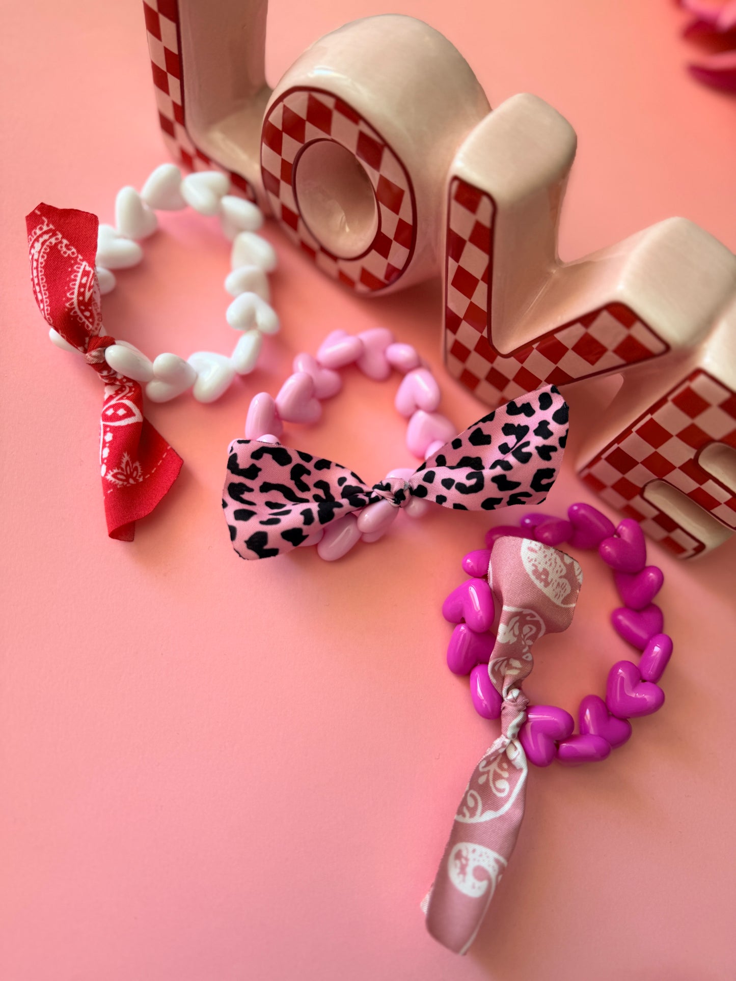 Bracelet fait main Pretty Wild perles cœur acrylique colorées ruban léopard - collection Pop Therapy YourLittleWords