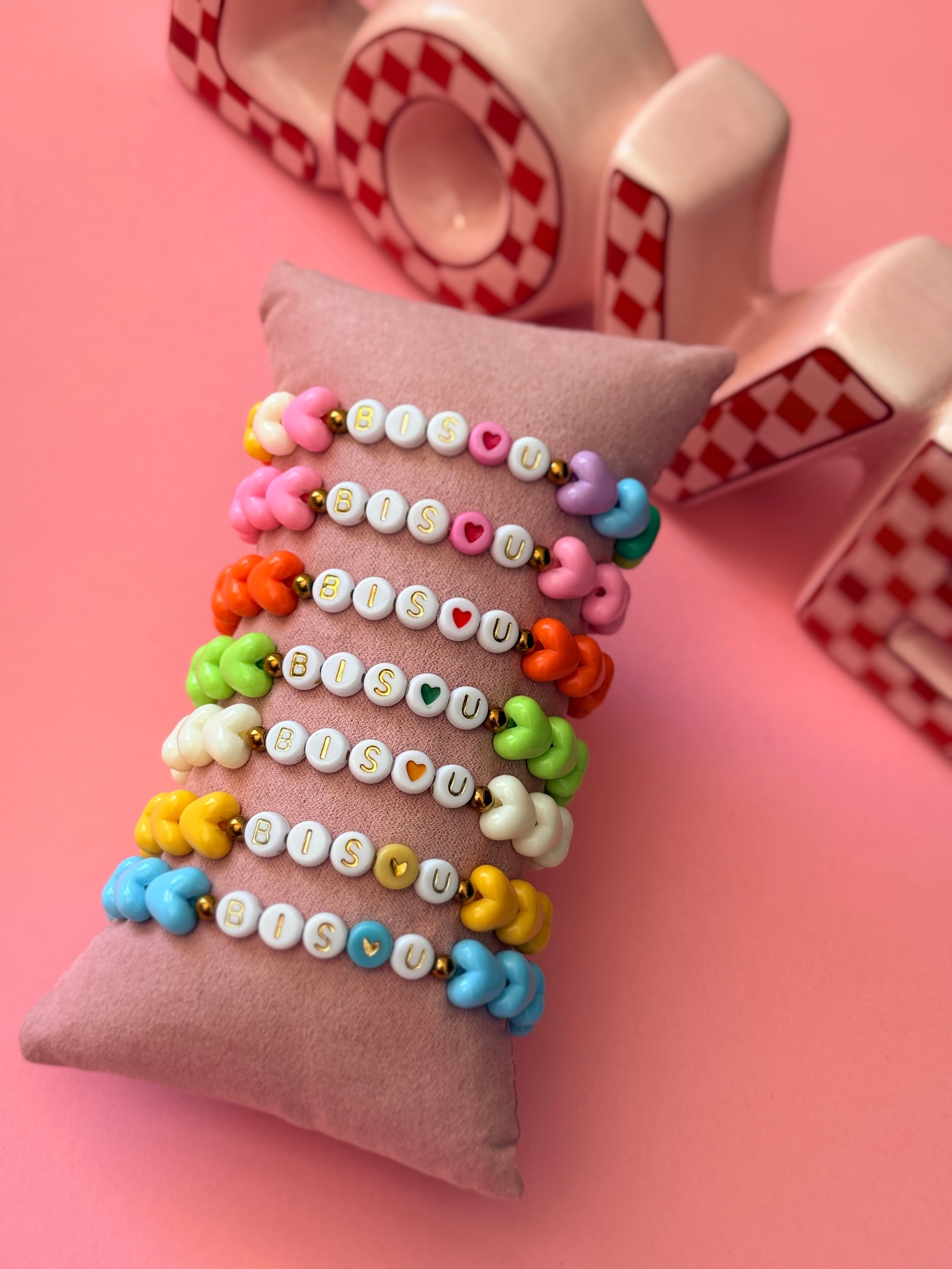 Bracelet fait main Bisou perles cœur acrylique colorées lettres dorées 7 coloris - collection Pop Therapy YourLittleWords
