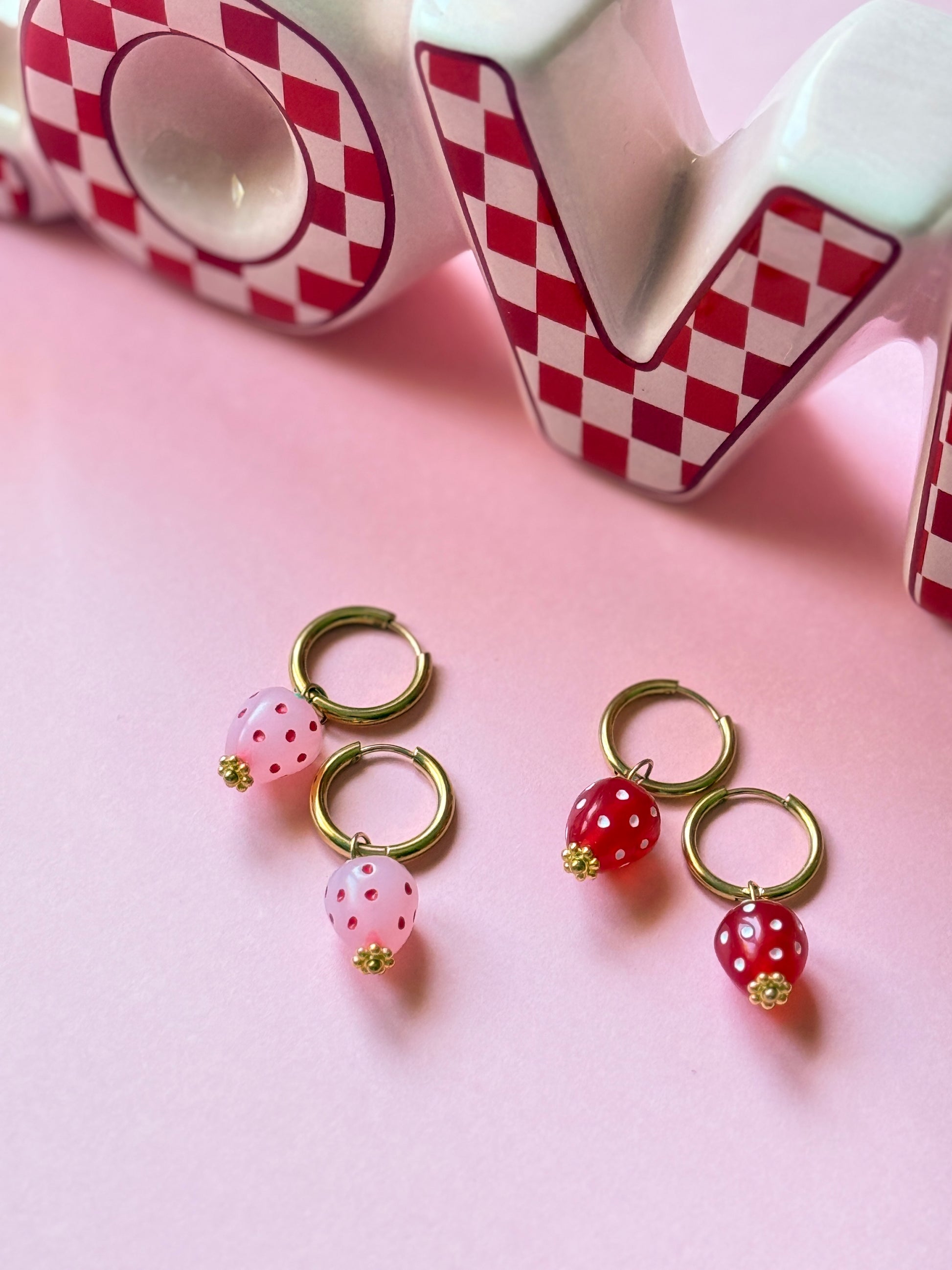 Boucles d'oreilles créoles Berry Love acier inoxydable doré breloque fraise rose et rouge - collection Pop Therapy YourLittleWords