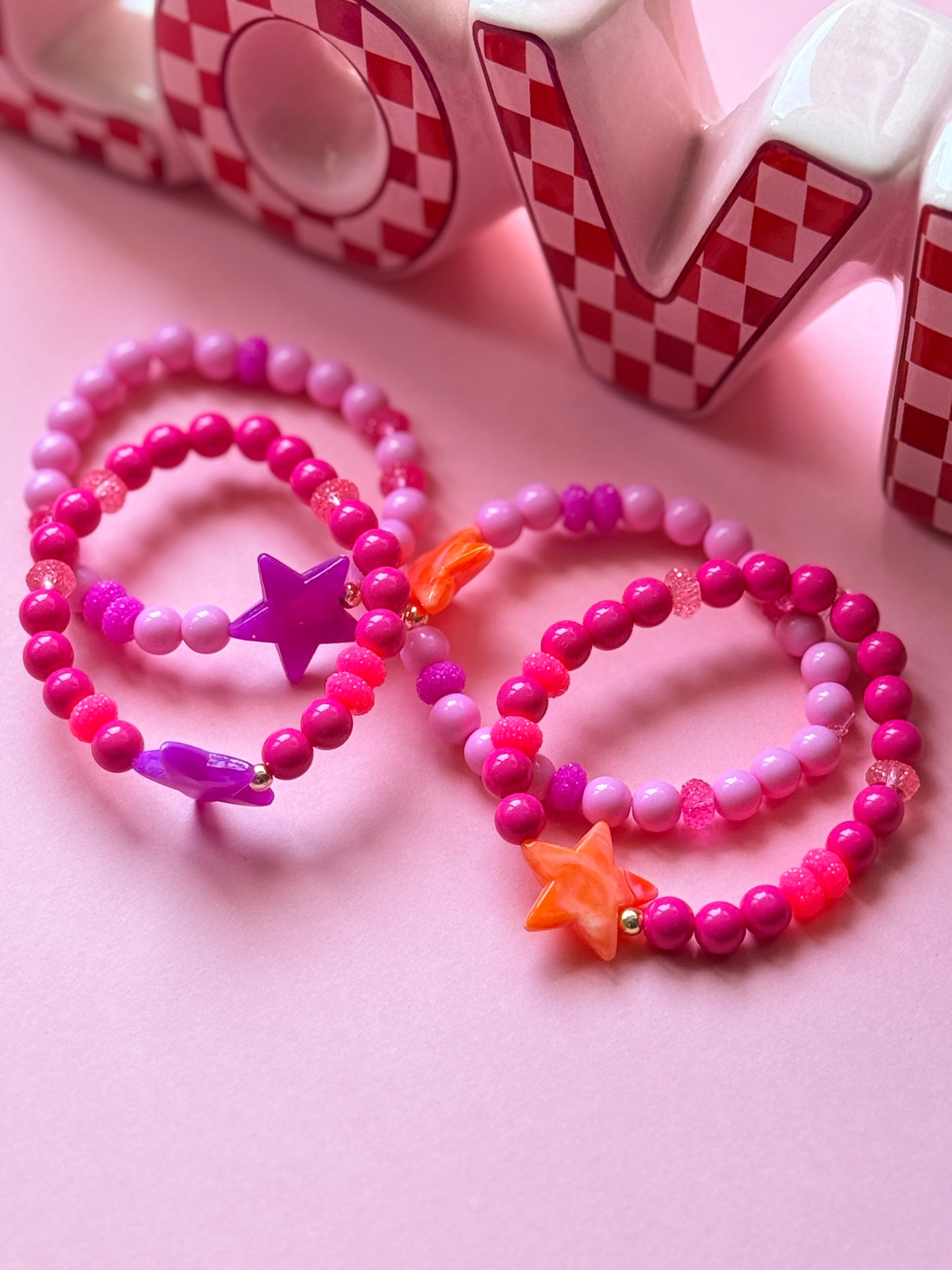 Bracelet fait main Lucky Star perles acrylique rose fuchsia étoile violet et orange - collection Pop Therapy YourLittleWords