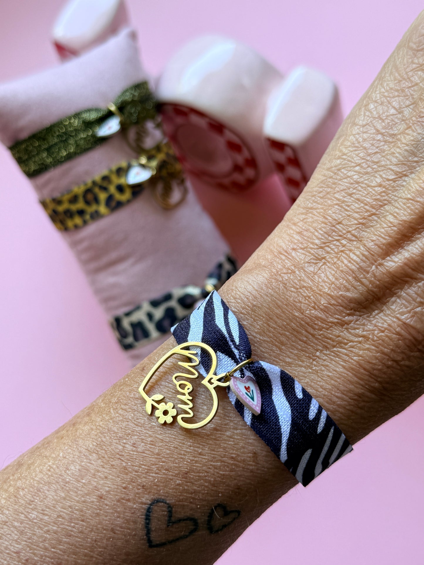 Bracelet ruban élastique animal print breloque MUM acier inoxydable doré édition limitée Fête des Mères - YourLittleWords