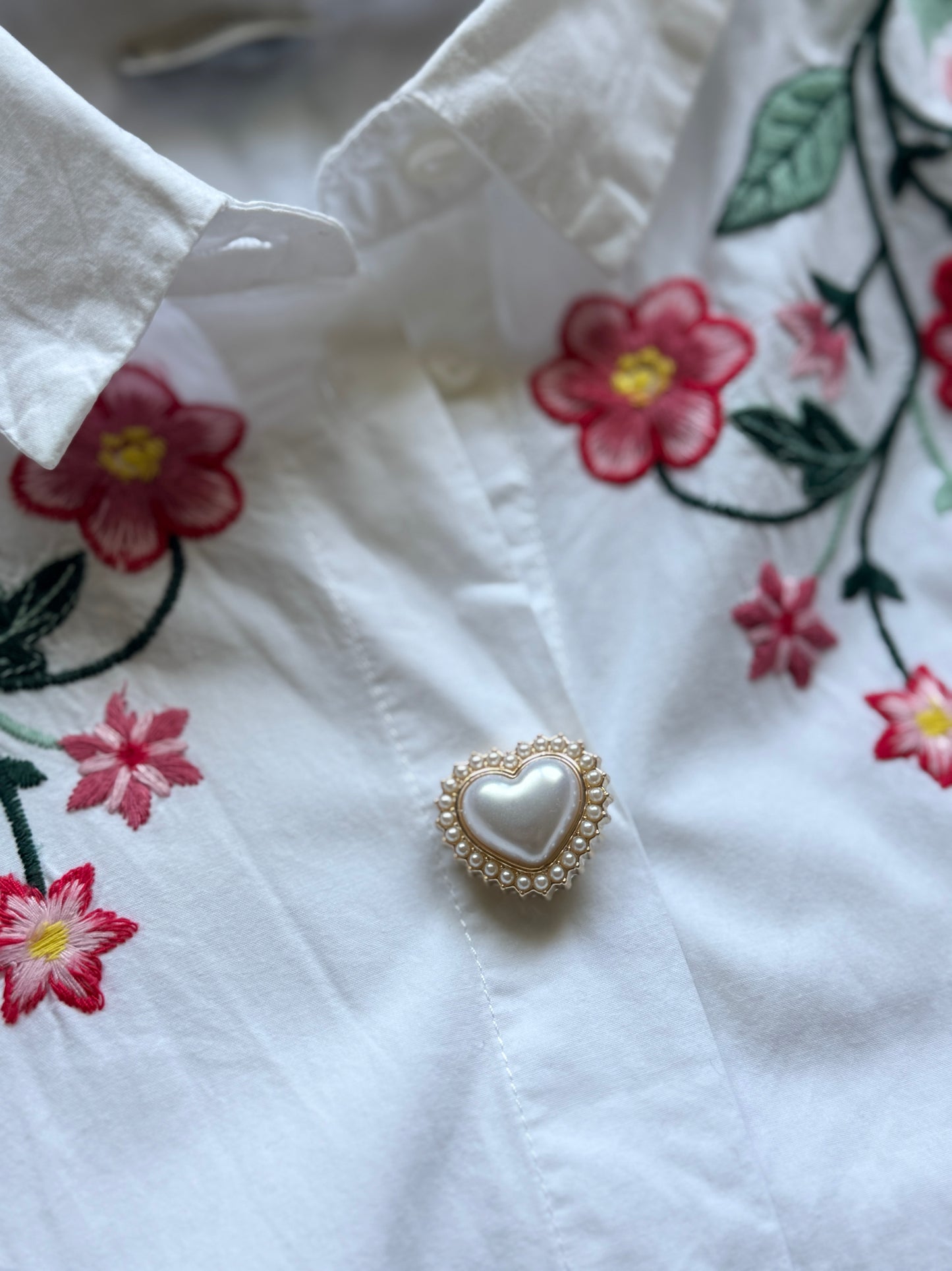 Cache-bouton Love Pearl cœur nacré entouré micro-perles dorées - Accessoires Vitaminés YourLittleWords